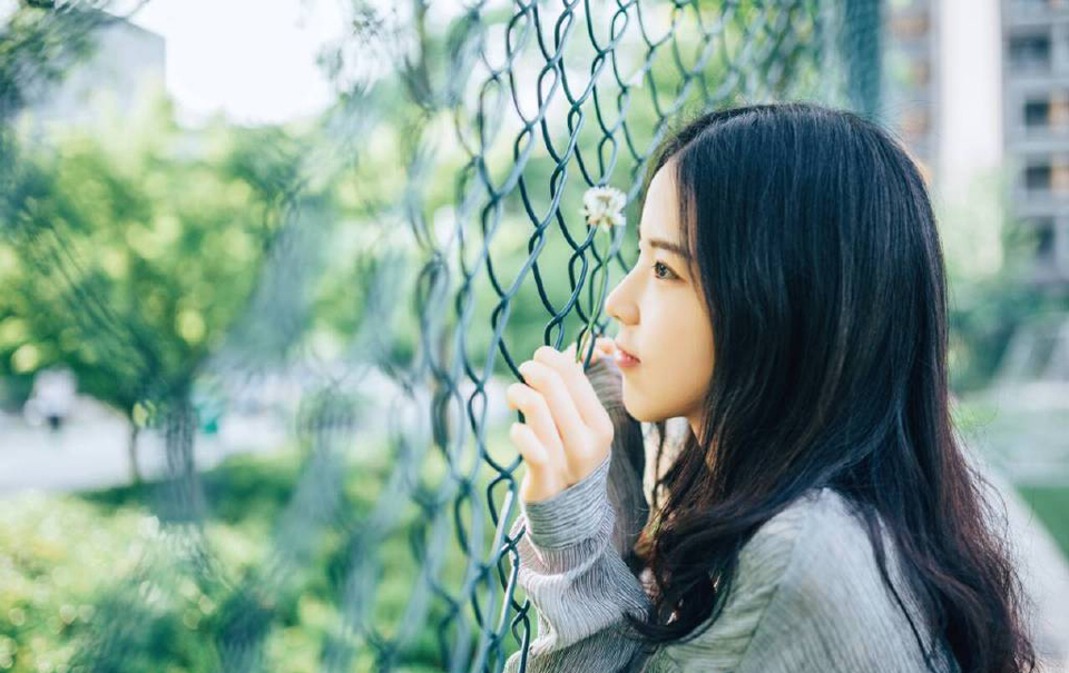 若不得不分离，也要好好地说声“再见”，也要在心里存着一份感激，感谢你给了我那一份终身难忘的甜蜜的回忆。